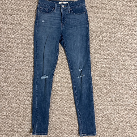 Levi’s 710 Skinny Jeans - Medium Wash with Distressed Knees - Picture 1 of 1